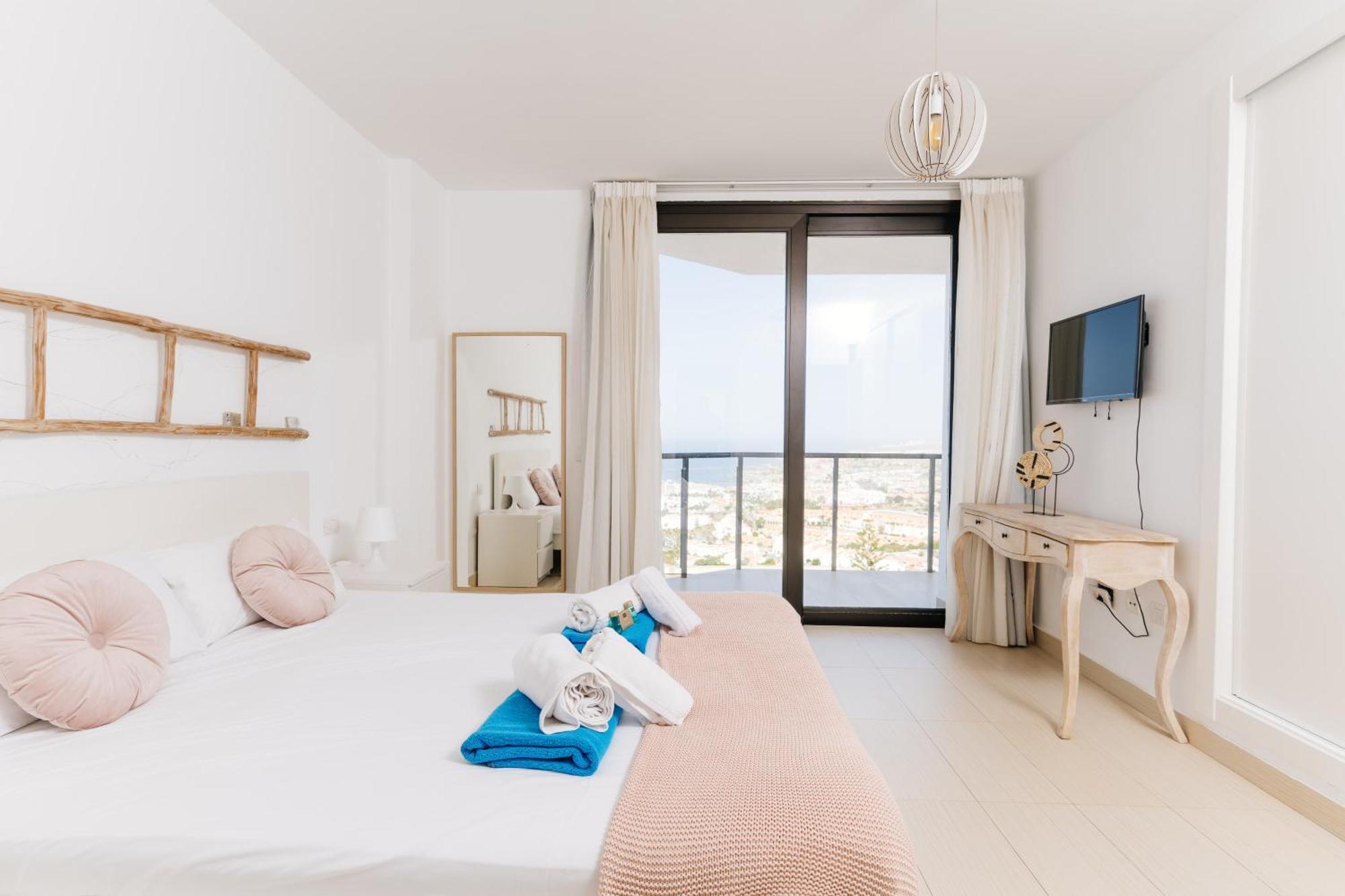 Sunset White Villa - Ocean View, Jakuzzi, Heated Pool, Air-Conditioning, Grill Плая-де-лас-Америкас Экстерьер фото